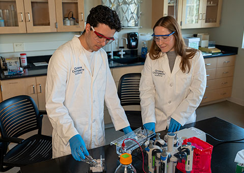 Dr. Guth-Metzler and Queens student Rowen Watson in a chemistry lab in Rogers Hall.