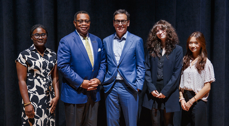 Jesse Cureton, Daniel Pink, and students