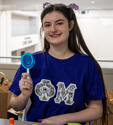 Phi Mu student on Royal Day of Service