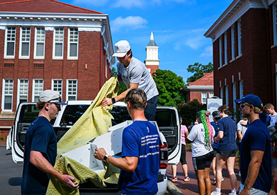 Queens students helping with move-in